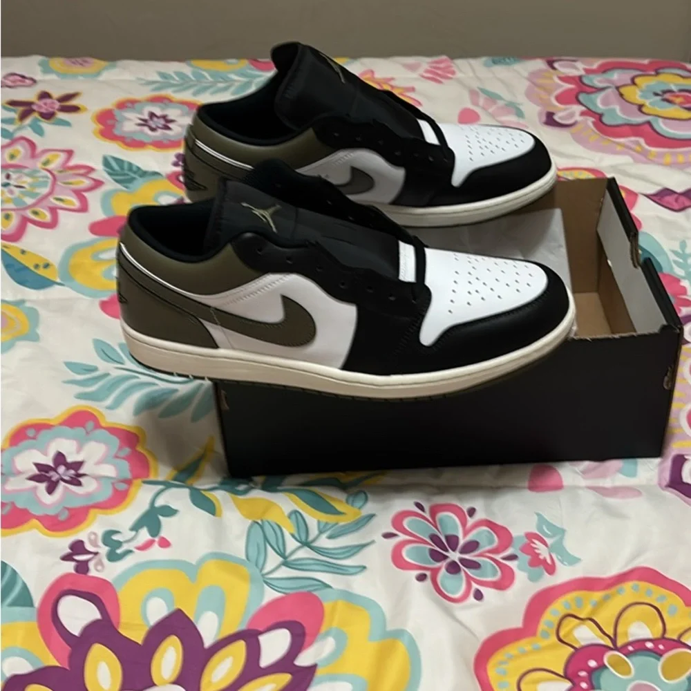 Men’s Air Jordan 1 Low Black,White olive green Sneakers